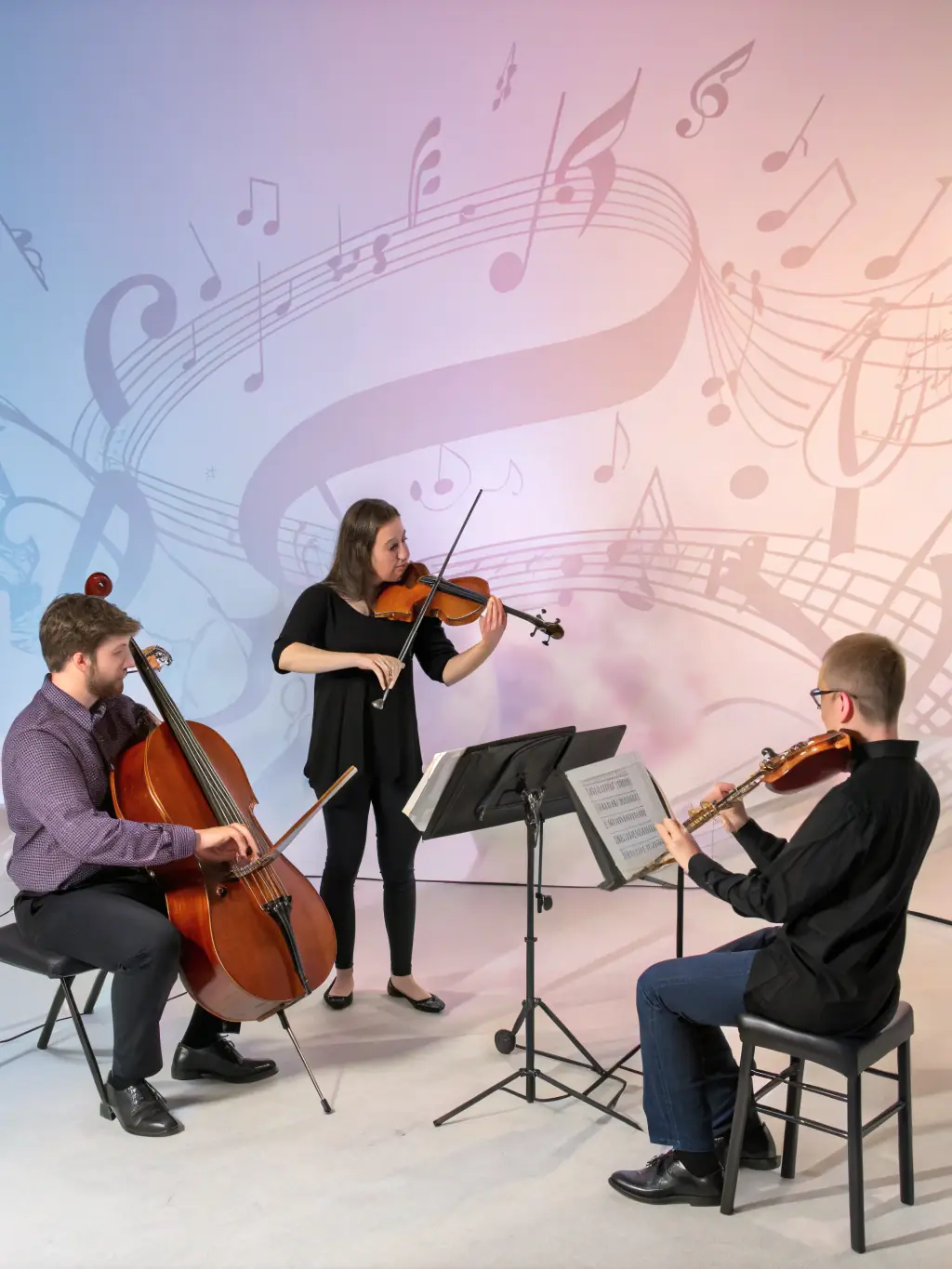 A dynamic image of a musical workshop organized by THEATRE LE BALANCELLE, featuring participants of diverse ages playing traditional Breton instruments and learning from experienced musicians.